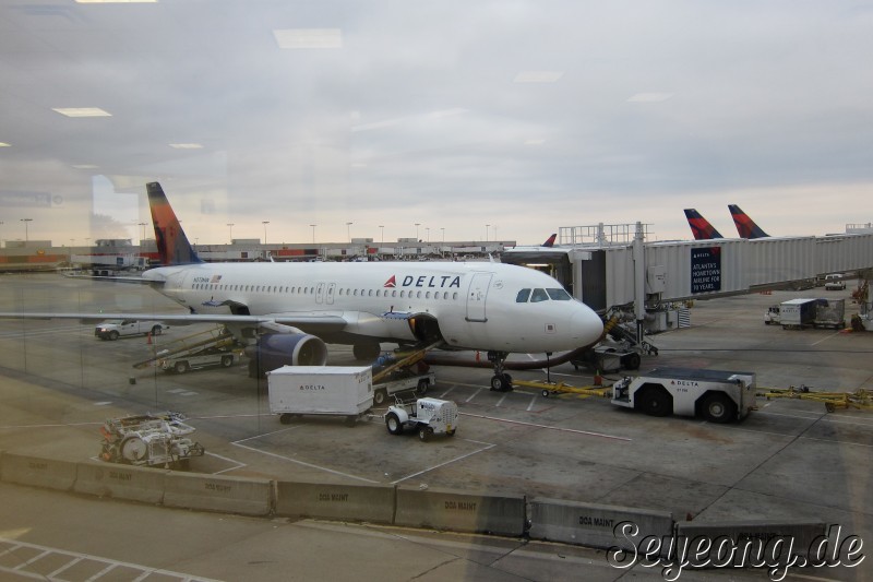 Delta Airplane