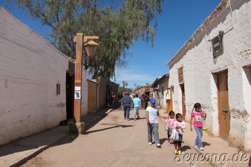 Tourists on the Caracoles Shopping Street
