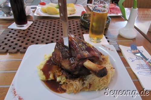 Haxen and Sauerkraut at Dohmens