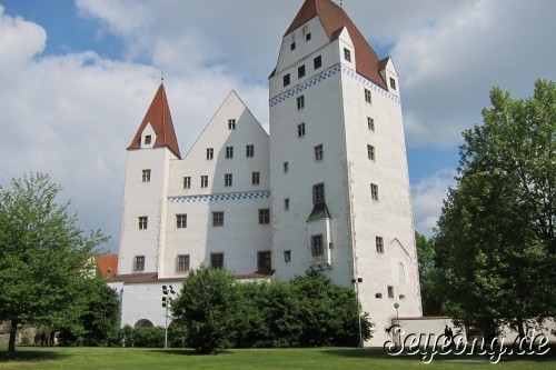 Neues Schloss 3