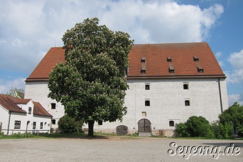 Neues Schloss 5
