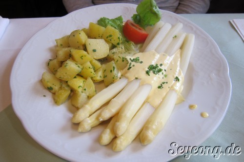 Asparagus with Potatoes