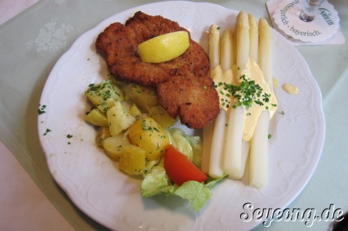 Schnitzel with Asparagus
