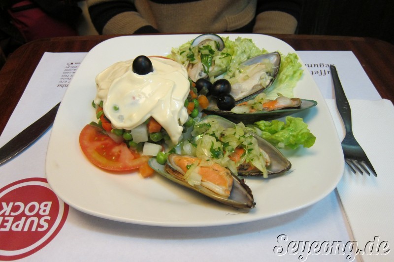Mussels with green sauce