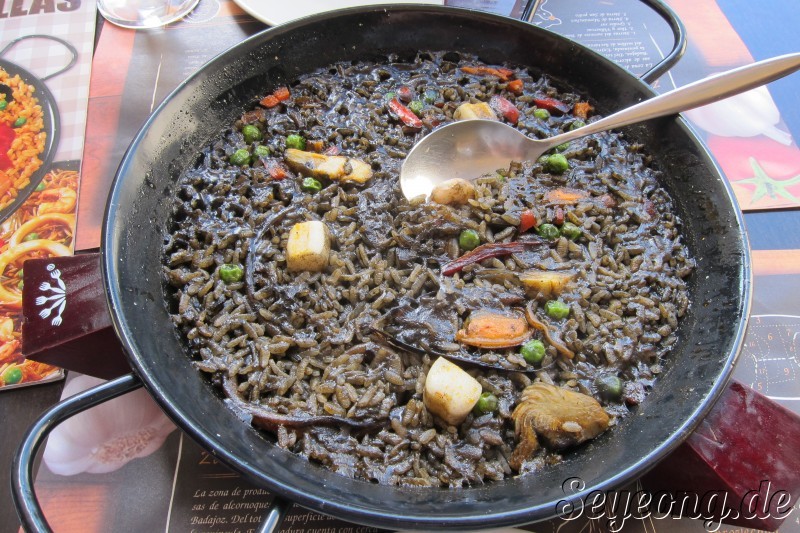 Black Paella