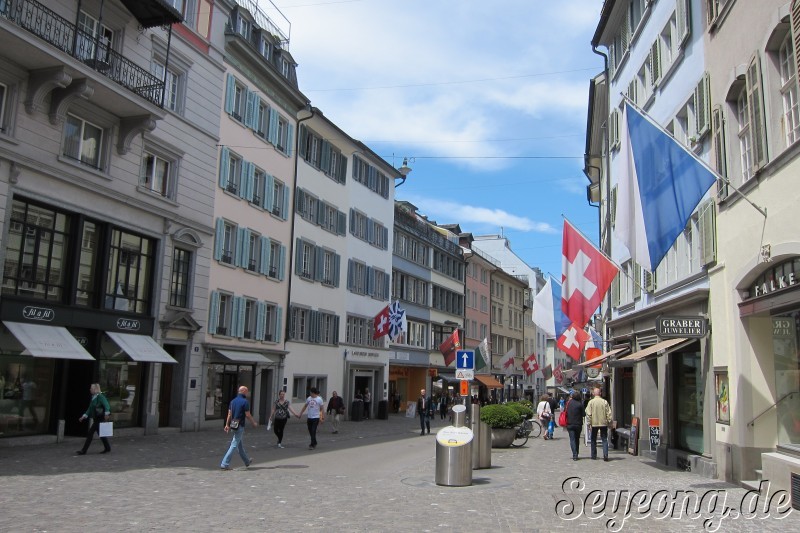 A Shoppingstreet at Zürich