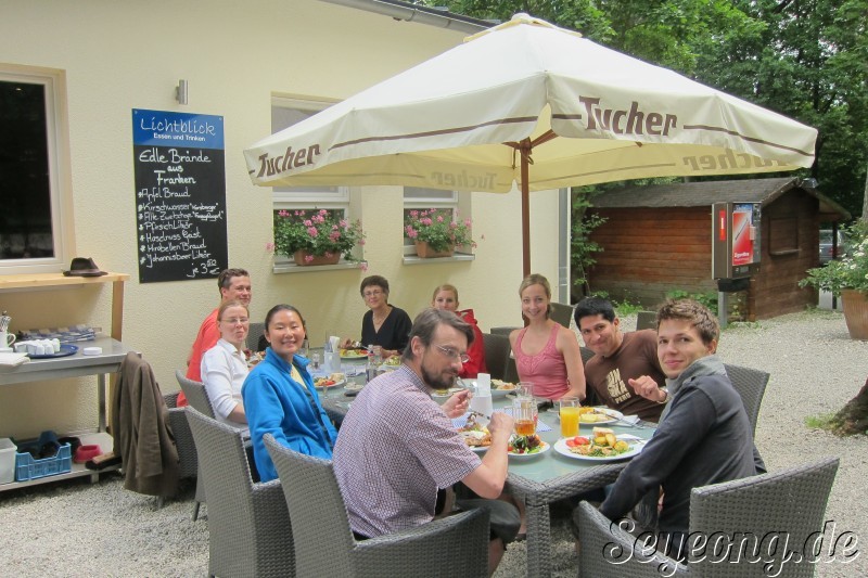 Mittagessen mit Seminaristen und Frau Schuerer